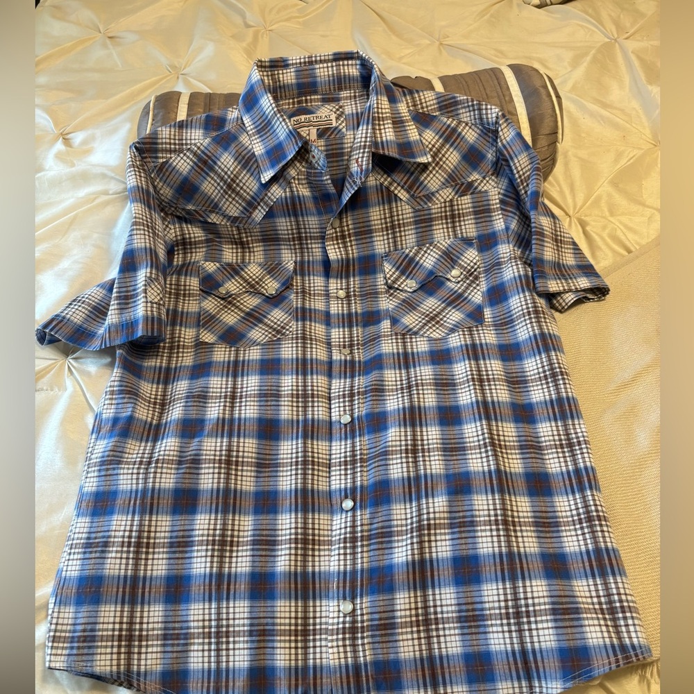 Men’s size medium button down (snaps) shirt